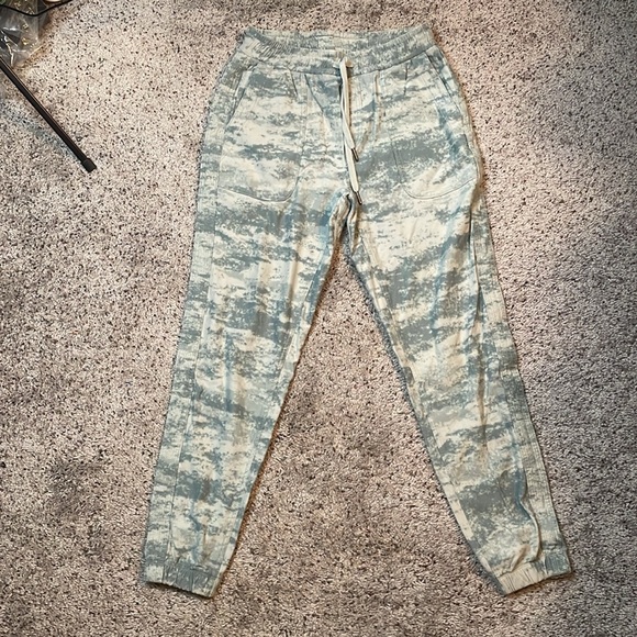Athleta Farallon Jogger Pants XS Fog Camo Print Pockets‎ Drawstring - Picture 3 of 6